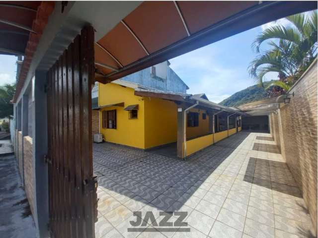 Oportunidade Única! 2 Dorm. 1 suite Casa à Venda no Bairro Sumaré, Caraguatatuba - SP