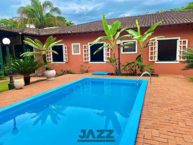 Magnífica casa estilo colonial à venda no Condomínio Riviera de São Lourenço, em Bertioga–SP.