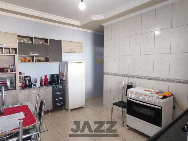 Casa Nova à Venda no Residencial Vitiello, Boituva, SP. Conta com varanda gourmet, quarto cozinha e banheiro.