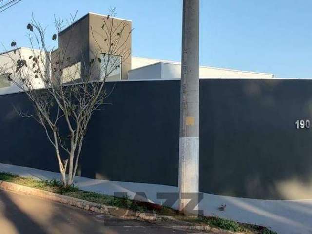 Admirável casa a venda no Parque das Árvores, Boituva, possui 3 suítes, 4 banheiros, sala, cozinha e 4 vagas na garagem.