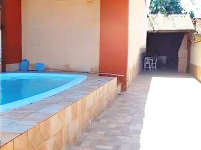 Casa com piscina, 3 dormitórios (1 com sacada) á venda por R$690.000,00