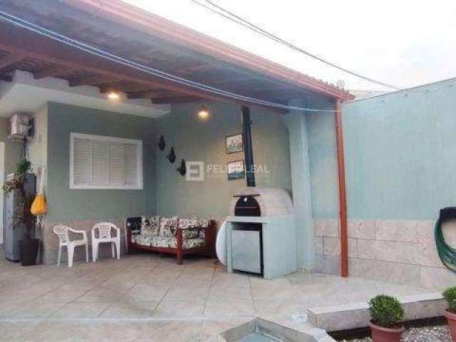 Casa Geminada de 02 dormitórios sendo 01 suíte em Alto Aririu  -  Palhoça