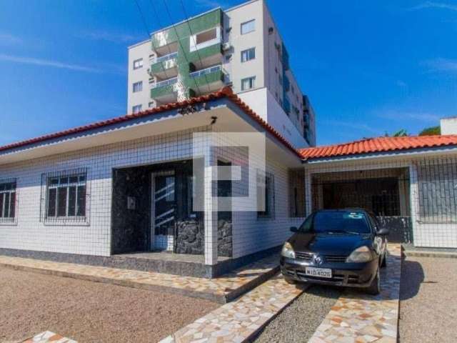 Casa com 03 dormitórios em terreno de 360m² no bairro Serraria  -  São José