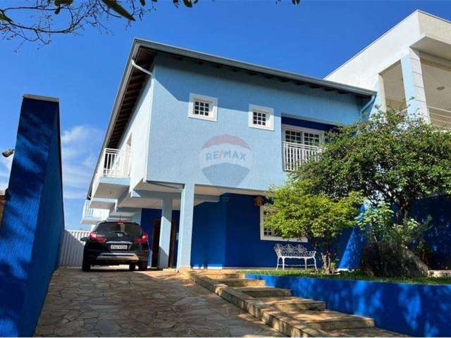 Bela Casa Com 4 quartos e Piscina no Condomínio São Joaquim Valinhos