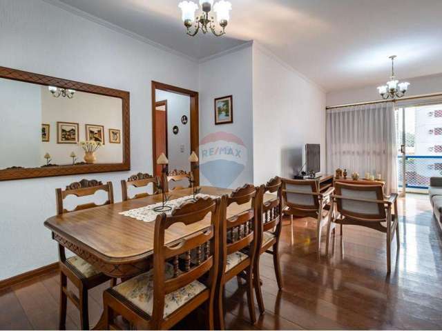 RE/MAX Vende apartamento no Flamboyant, 3 quartos, 1 suíte, 1 vaga, terceiro andar, 102m2 por R$525.000,00