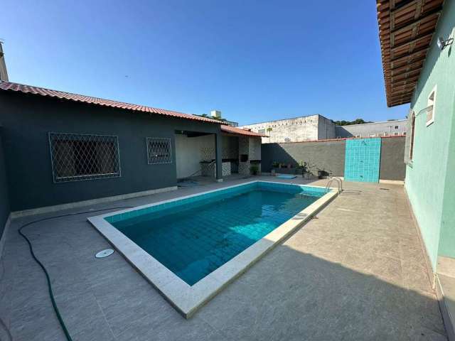 Encantadora Casa com Piscina na Praia do Morro, Guarapari - Conforto à Venda!