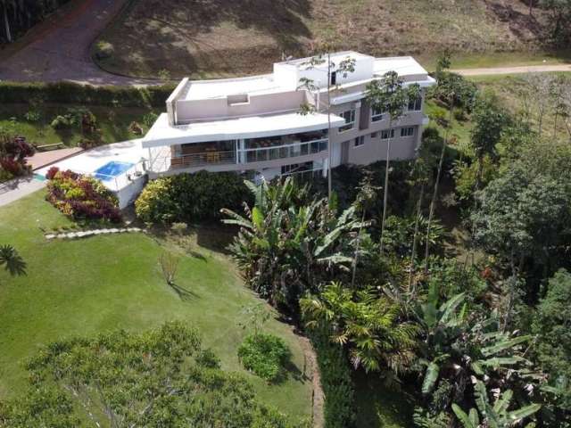 Casa Residencial de Luxo em Condomínio Fechado e Exclusivo: Onde o Sofisticado Encontra a Natureza