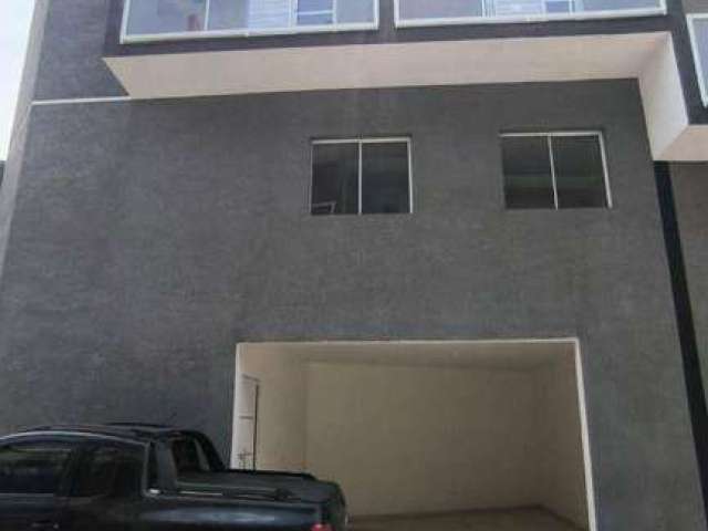 Sobrado com varanda grande com churrasqueira R$319.000 - Residencial Santo Antônio -