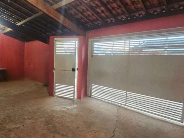 Casa para Venda em Botucatu, Maria Luiza, 2 dormitórios, 1 banheiro, 2 vagas