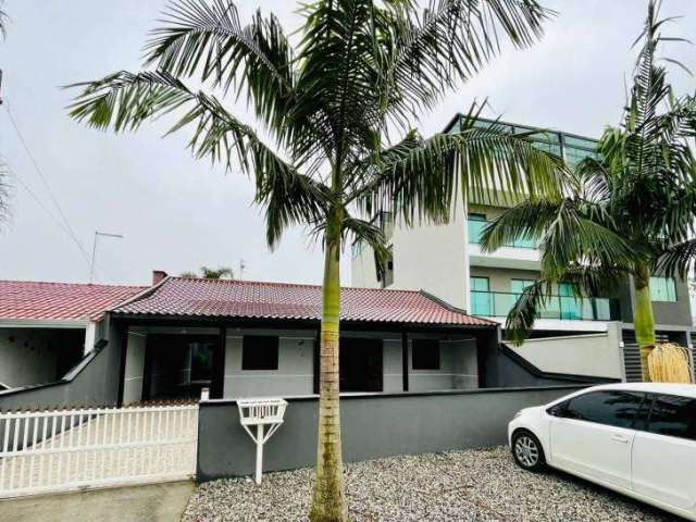 Casa com 3 quartos à venda na Rua Ceará, 162, Barra do Sai, Itapoá por R$ 750.000