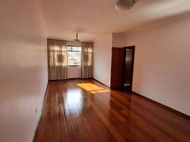 Apartamento amplo no bairro Horto Florestal!!!