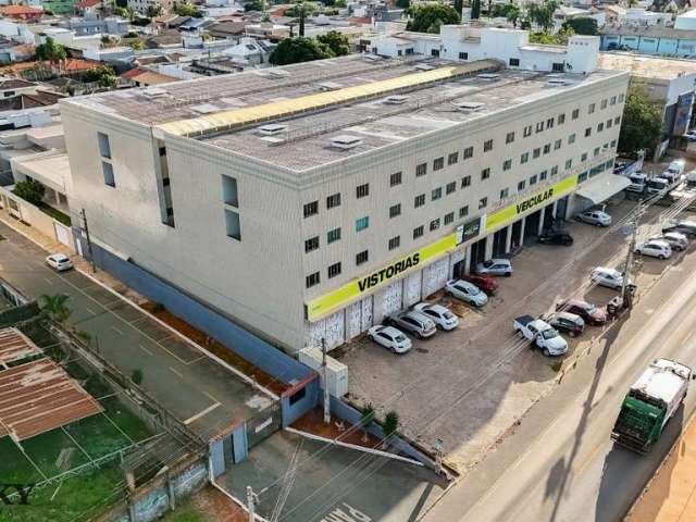 Loja de Canto para Locação em Vicente Pires - 900m², Pé Direito de 5,5m, Localização Estratégica na Rua 12