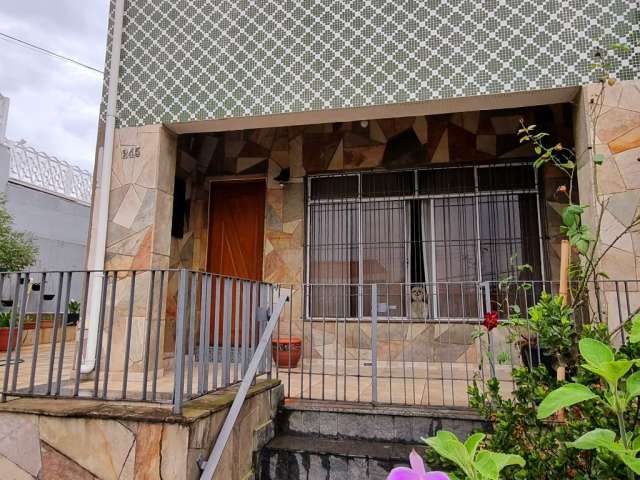 Sobrado de 223m² com 3 quartos, sendo 1 suíte, 2 salas e 2 vagas na Vila Maria