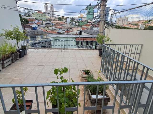 Casa Assobradada | 250 m2 | 3 dormitórios | 3 vagas na Parada Inglesa!