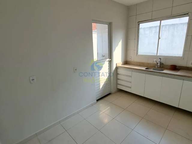 Casa disponível para alugar no condomínio Reserva Rio Cuiabá com 3 quartos sendo 1 suíte, Jardim Imperial, Cuiabá-MT.