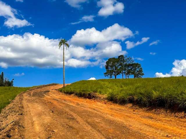 Loteamento em Santa Isabel com Lago Privativo