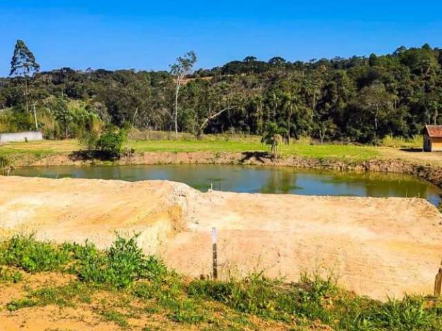 Terreno com acesso a lago para pesca em cotia!