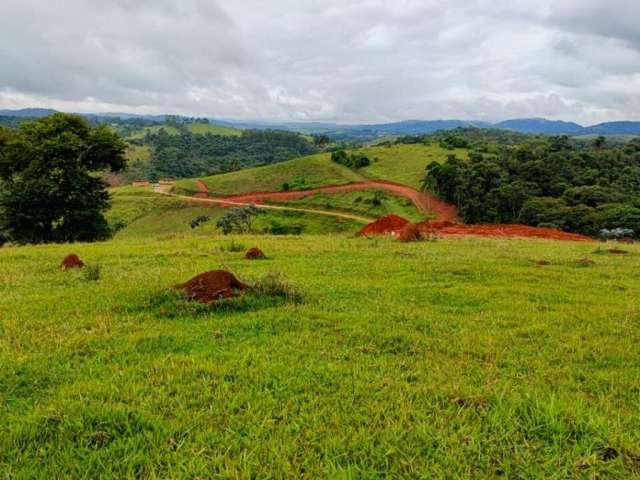 Seu Refúgio Perto da Cidade: Infraestrutura Completa e Lazer para Toda a Família!