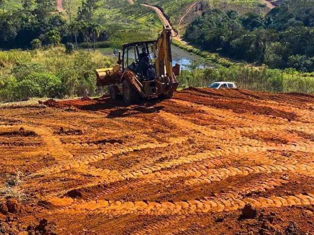 Terreno com acesso a lago para pesca em cotia!