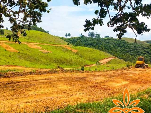 •seu veículo em meu maravilhoso terreno