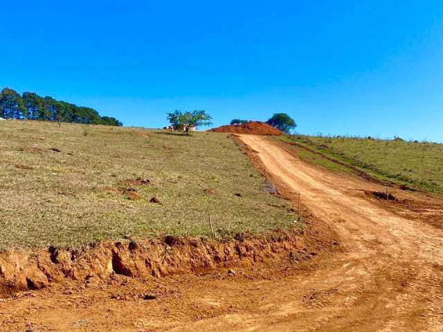 Terreno com 600m² em Localização Privilegiada em Igaratá