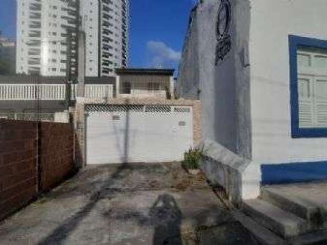 Vendo Casa Reformada na Torre. 210m2 de área total. 03 quartos/1 suíte. Térreo e 1º andar..