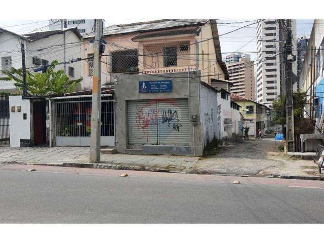 Apartamento -  Espaço de 137 m² por R$ 320.000,00 / Investimento Promissor em Casa Amarela, Recife