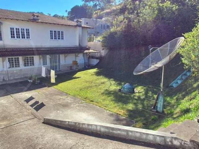 Casa para Venda em Juiz de Fora, Parque Jardim da Serra, 6 dormitórios, 2 suítes, 4 banheiros, 4 vagas