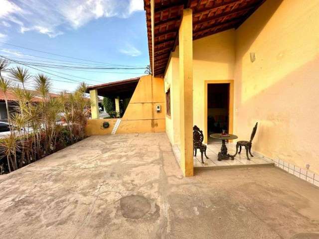 Casa no Guarapari, Rua do Aririzal, original com 2 quartos, amplo quintal - R$ 650.000,00