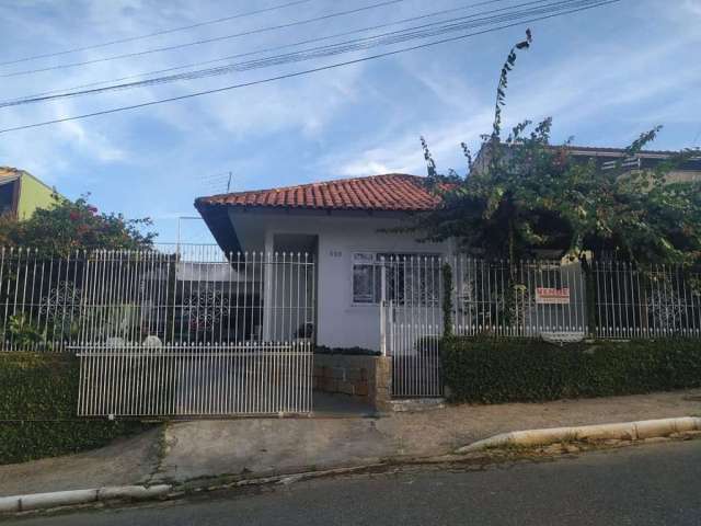 Casa com 3 Dormitórios e 2 vagas