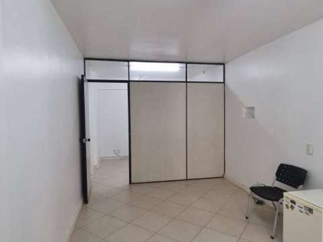 Sala 30m2 com Banheiro - Vende-se sala Comercial Centro