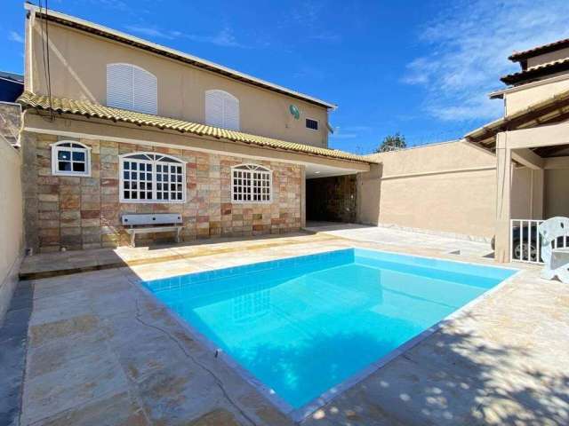 Casa com 5 Quartos e Piscina para Aluguel, 360m²