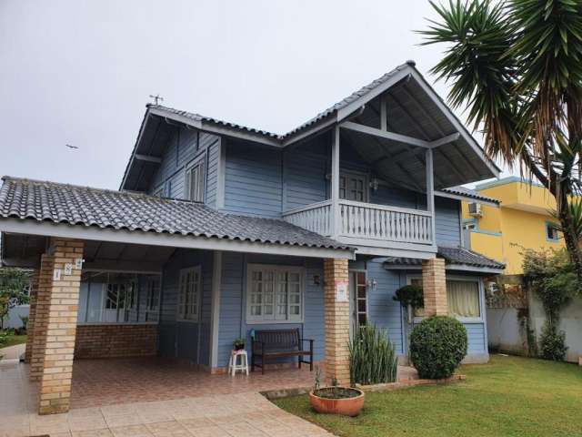 Casa de 4 Dormitórios à Venda no Campeche - Florianópolis