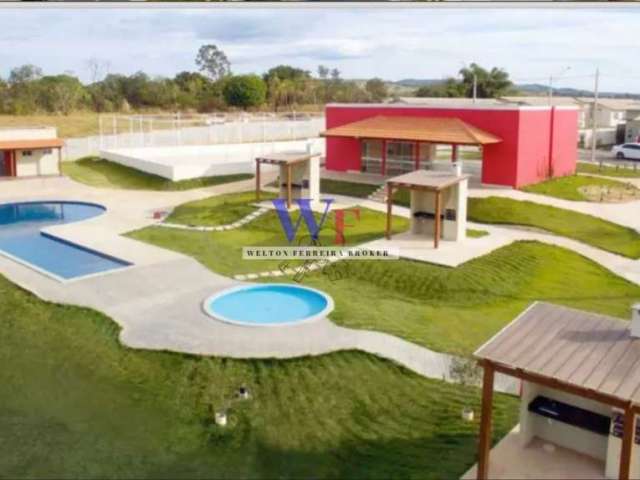 Casa de 3 qts - em condominío - lazer completo - piscina adulto e infantil - quadra - salão de festas - monitoramento 24 hrs -