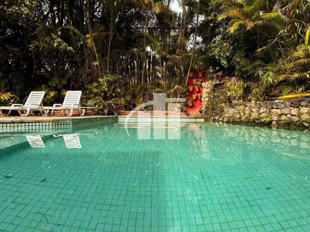 Casa a venda, dentro de condomínio em meio a natureza, Guarujá na Praia da Enseada, 05 quartos/suites, aconchego e segurança.