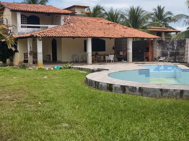 Casa duplex edificada em terreno plano,  de 1400 m2, piscina, acomodação para caseiro