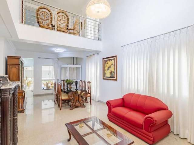 Casa exclusiva com 5 quartos, jardim e amplo quintal