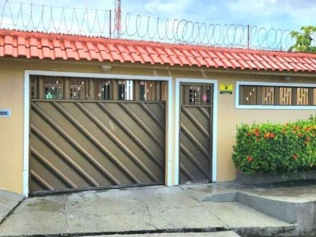 Casa térrea - 2 quartos, piscina - Flores, Manaus-AM