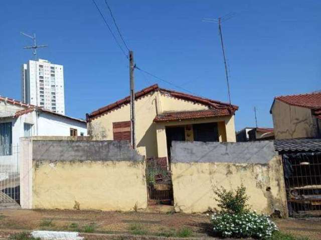 Casa 2 quartos e casa de fundo. AT: 367 m2, em Valinhos. Região privilegiada, residencial e alto potencial comercial no São Cristóvão.