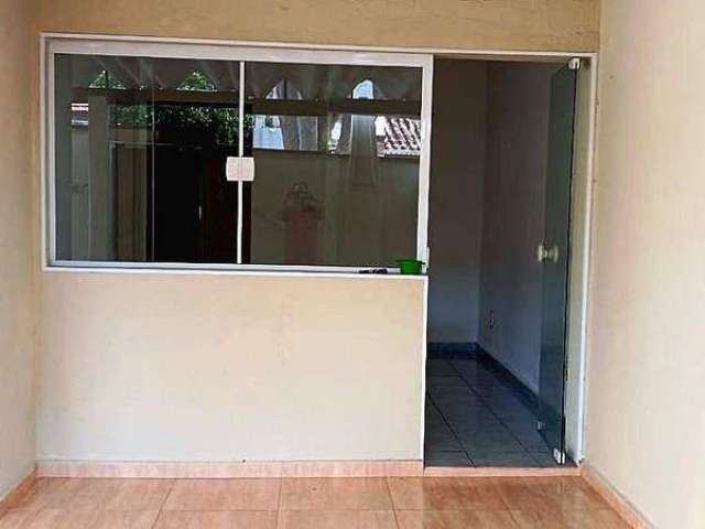 Casa 2 dorm. sala, coz. banheiro, 2 vagas, edícula em Valinhos. Ótima localização e opção de ponto comercial.