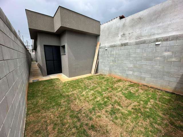 Casa para Venda em Mogi das Cruzes, Jardim Layr, 3 dormitórios, 1 suíte, 2 banheiros, 2 vagas