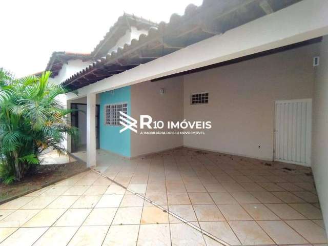 Casa para aluguel, 3 quartos, 1 suíte, 2 vagas - Bairro Cazeca, Uberlândia MG