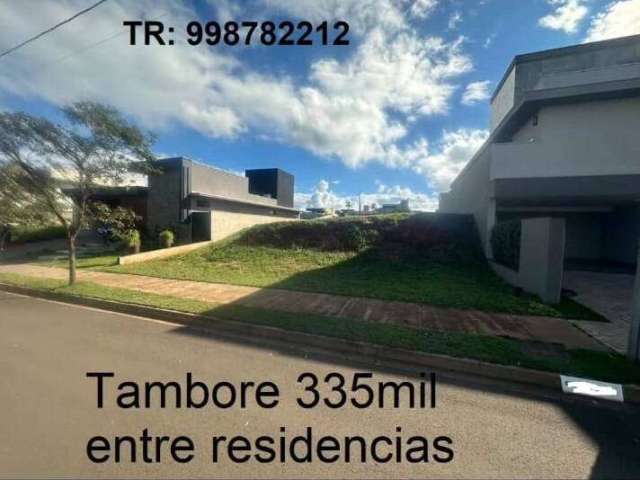 Terreno Condomínio Tamboré entre residências