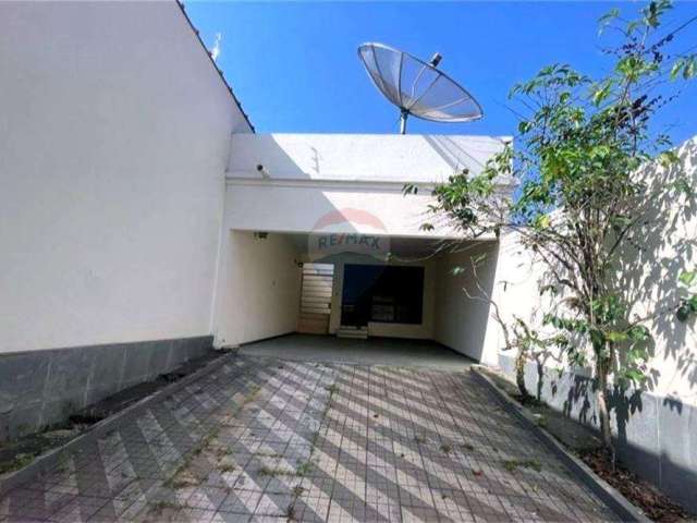 Casa Tradicional em Ótima Localização da Vila Canevari Ideal para Famílias que Valorizam Espaço e Conforto