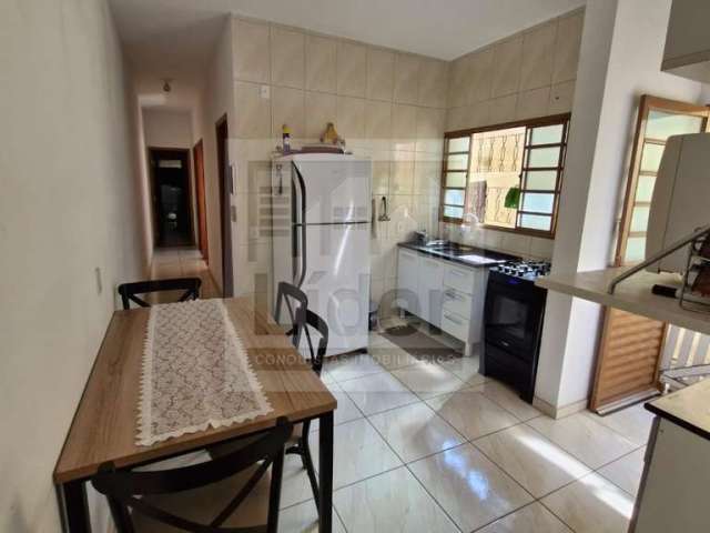 Casa com 3 quartos à venda no Village das Flores, Caçapava  por R$ 310.000