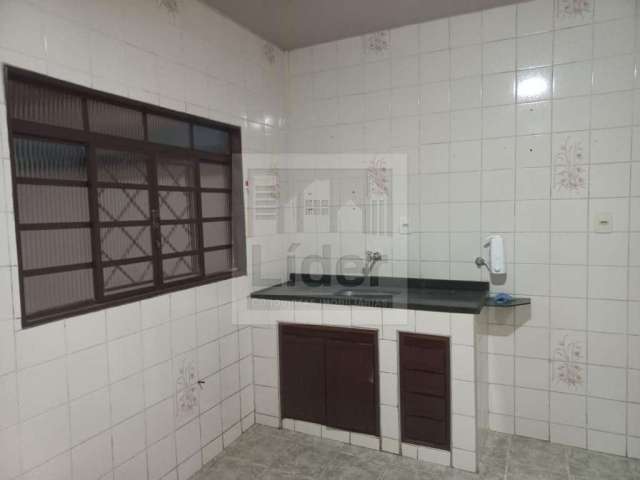 Casa com 2 quartos para alugar no Parque Residencial Eldorado, Caçapava  por R$ 850