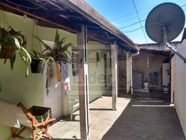 Casa com 4 quartos à venda na Vila Santa Izabel, Caçapava  por R$ 380.000