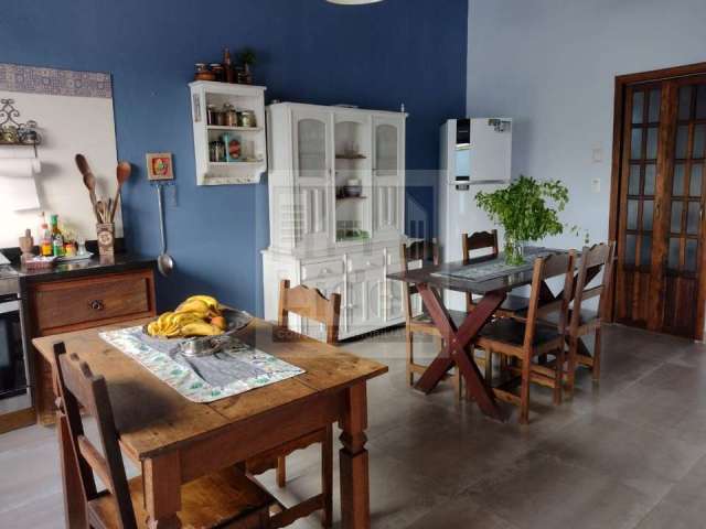 Casa com 3 quartos à venda na Vila Menino Jesus, Caçapava  por R$ 690.000