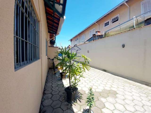 Casa em condomínio fechado - 2 dormitórios - Martim de Sá - Caraguatatuba/SP