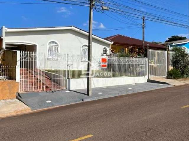 Casa em Uvaranas / Rua João Cecy Filho - VENDA